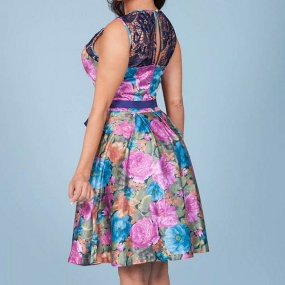 🌎Tatyana || Mirabelle Floral Dress - Navy Lace - Picture 2 of 8